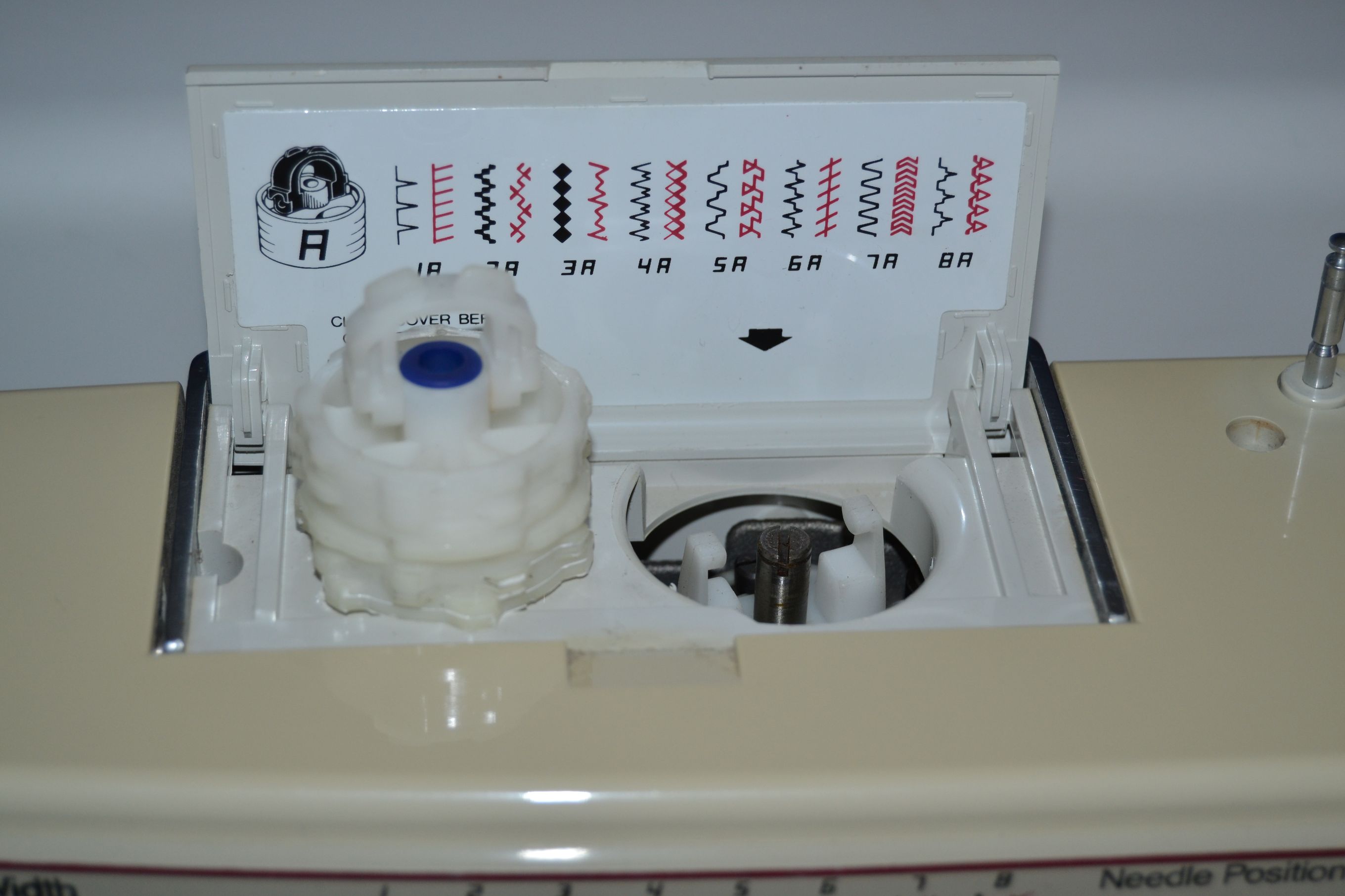 SINGER MERRITT MODEL 8834 ZIGZAG SEWING MACHINE SERVICED FOR SALE